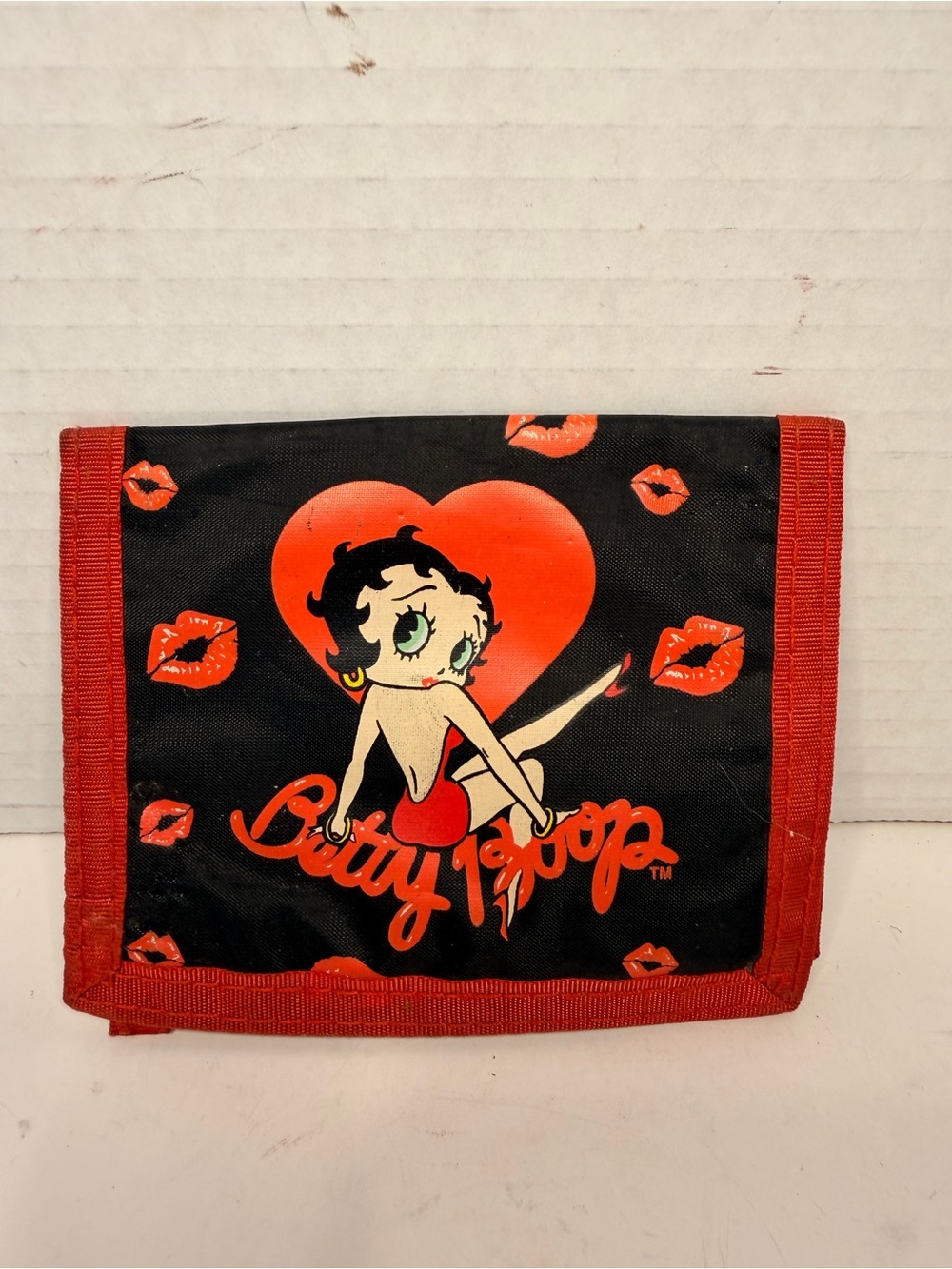 Betty Boop Vintage 2004
King Features Black and Red
Bifold Wallet